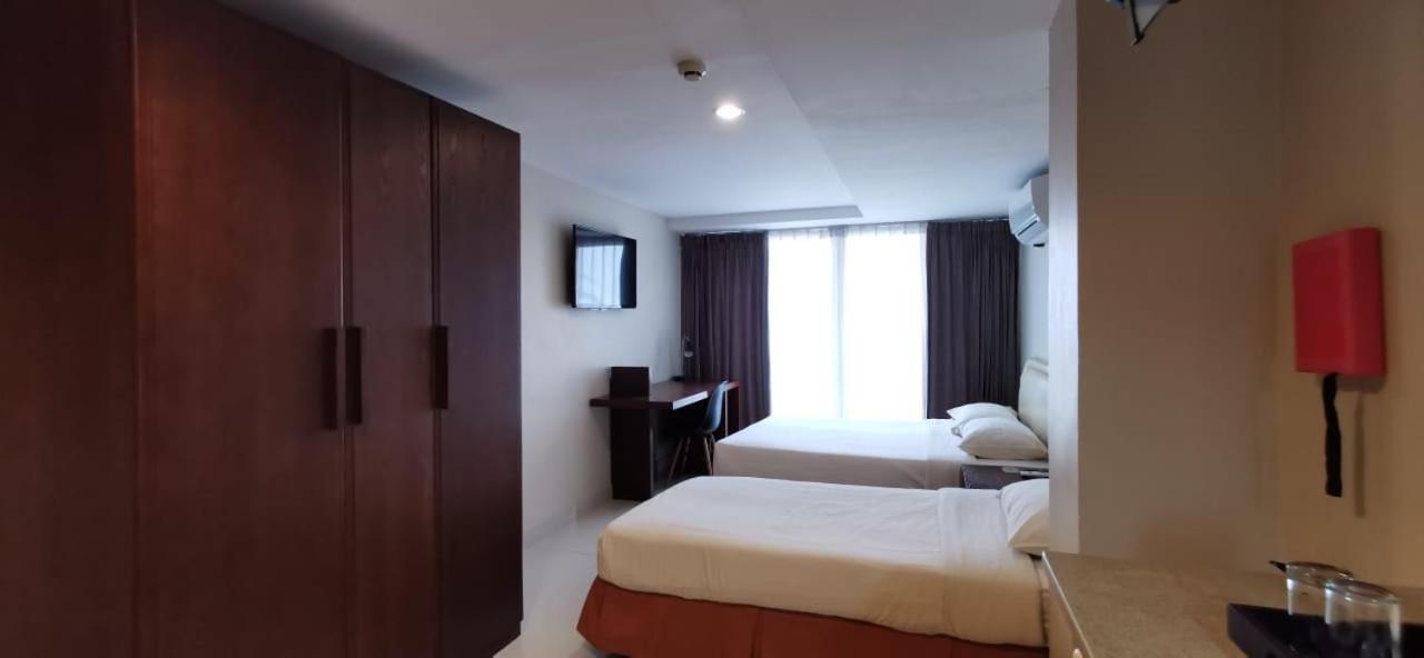 Legallery Suites Hotel Bandar Seri Begawan Buitenkant foto