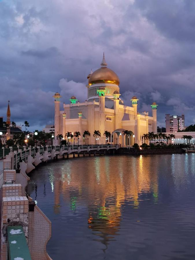 Legallery Suites Hotel Bandar Seri Begawan Buitenkant foto